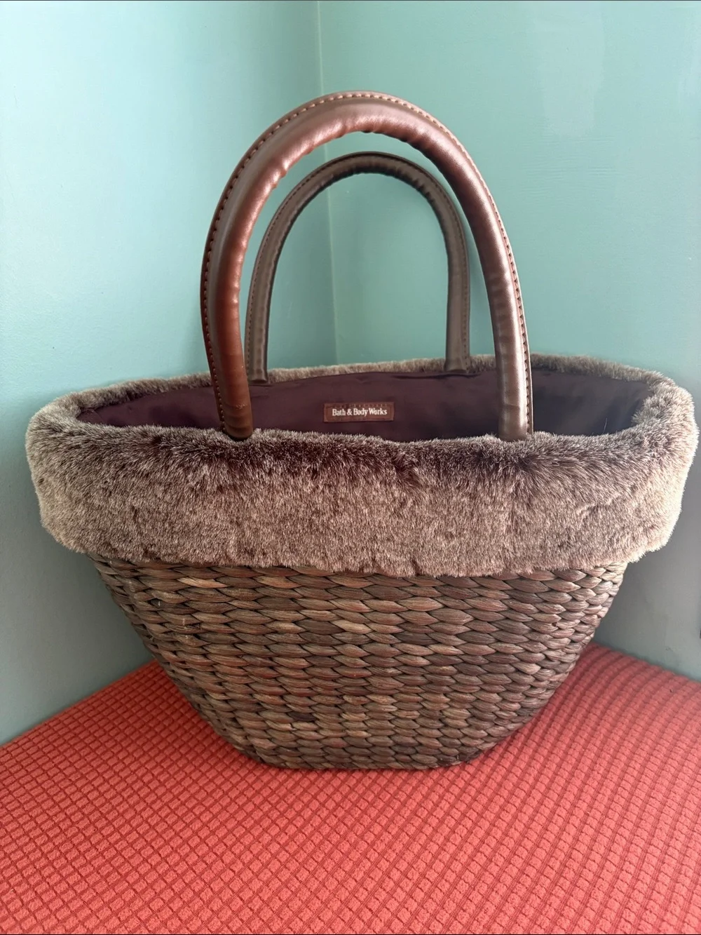 🧺 Bath & Body Works Faux Fur Gift Basket